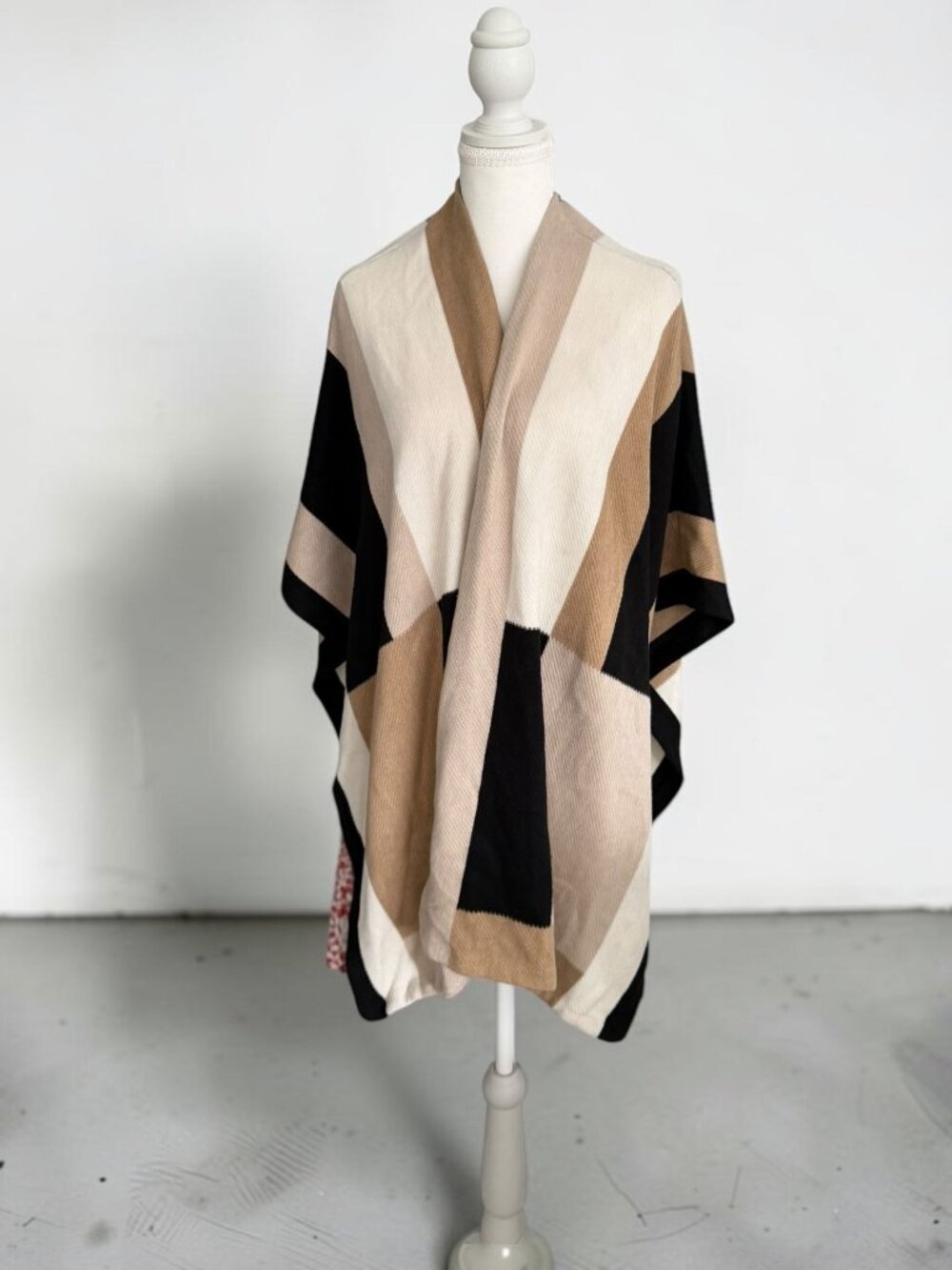 NEUTRAL TONE Colorblock Poncho Wrap One Size